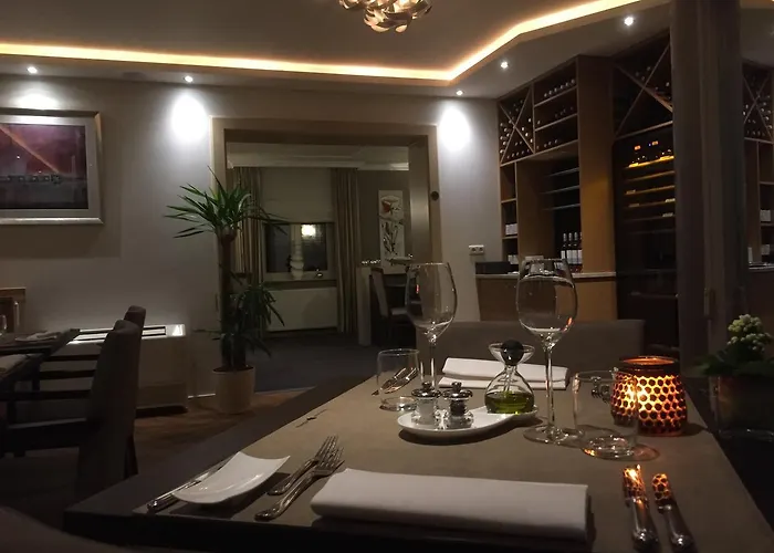 Отель Alberts 4*